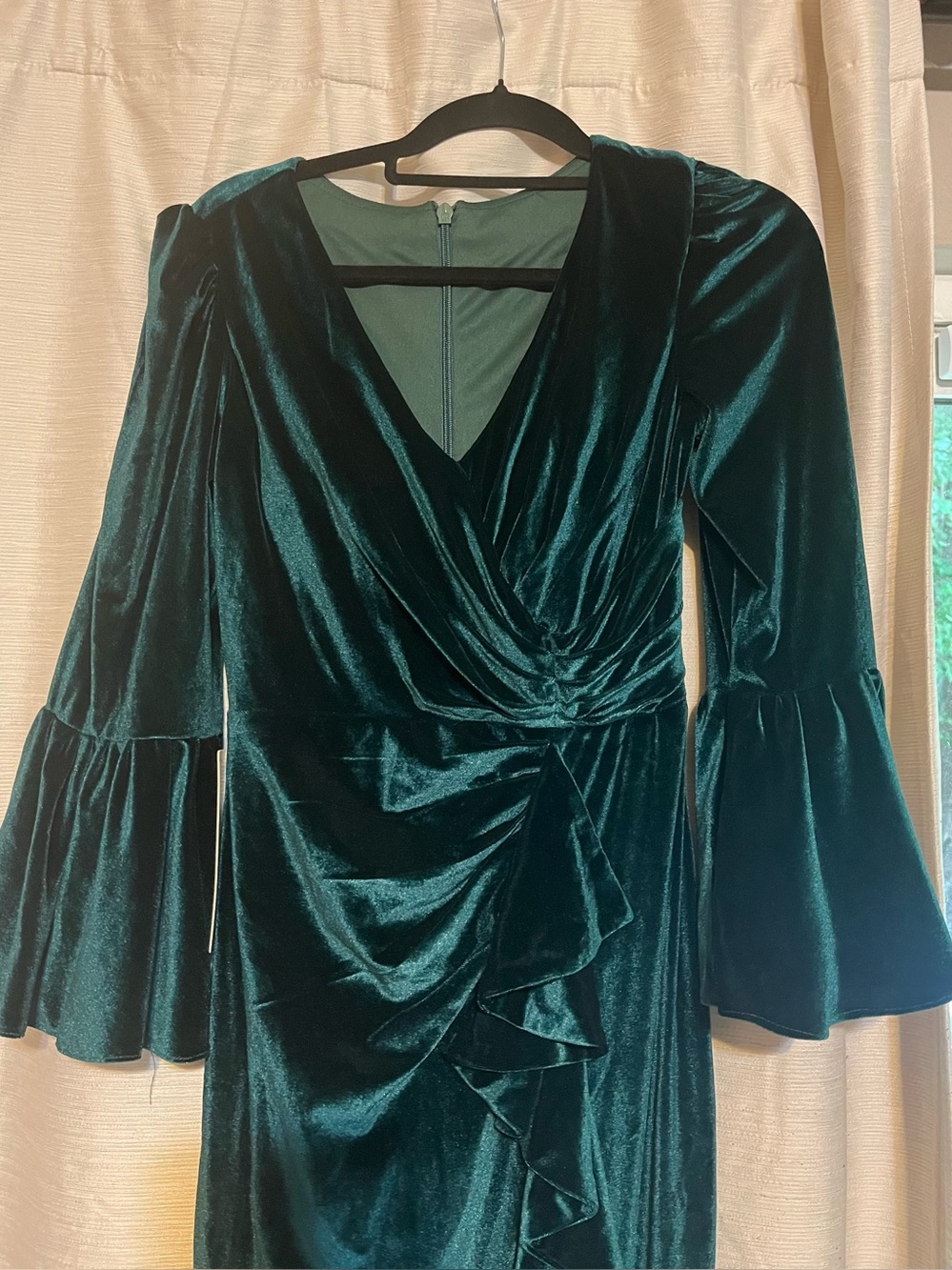 NWT Emerald Green Velvet Evening Gown Size 6